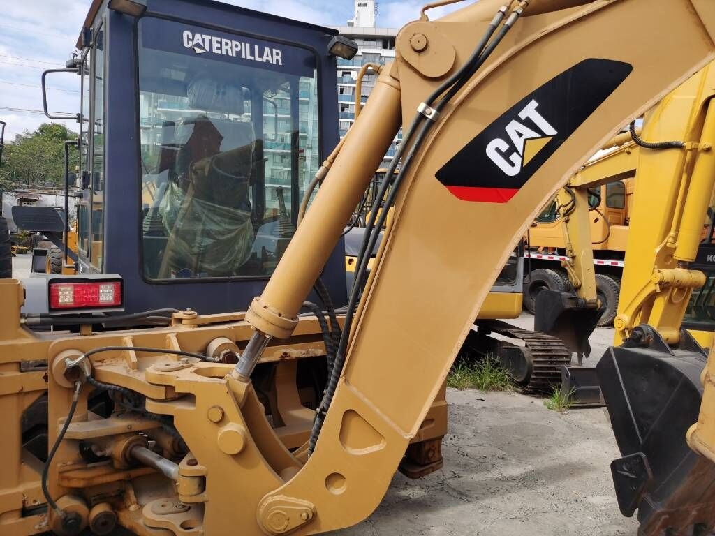 Caterpillar 420F - حفار متعدد الاستخدام: صور 1 Caterpillar 420F - حفار متعدد الاستخدام: صور 1