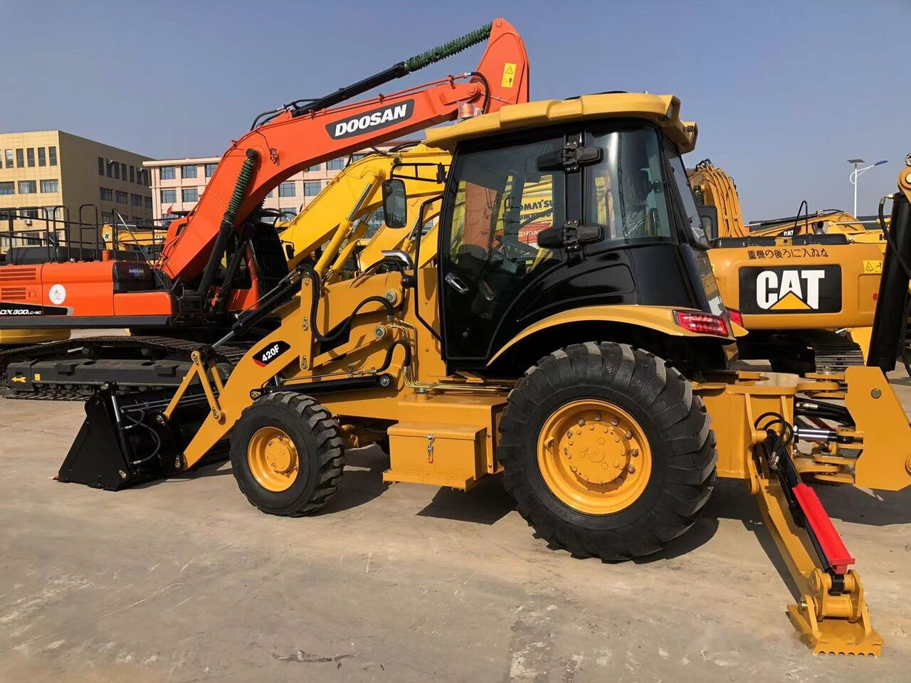 Caterpillar 420F - حفار متعدد الاستخدام: صور 3 Caterpillar 420F - حفار متعدد الاستخدام: صور 3