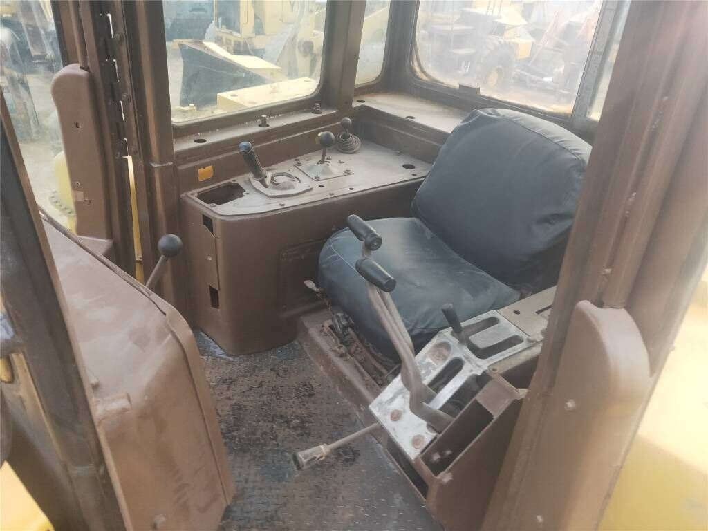 Caterpillar D 9 N - بلدوزر: صور 4 Caterpillar D 9 N - بلدوزر: صور 4