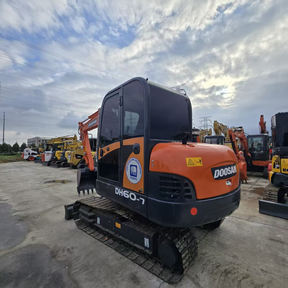 DOOSAN DH60-7 - حفارة مصغرة: صور 4 DOOSAN DH60-7 - حفارة مصغرة: صور 4