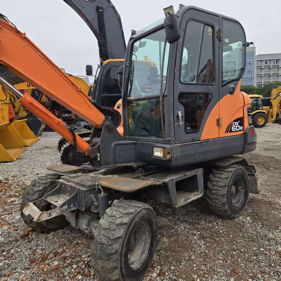 DOOSAN DX60W - حفارة على عجلات: صور 3 DOOSAN DX60W - حفارة على عجلات: صور 3