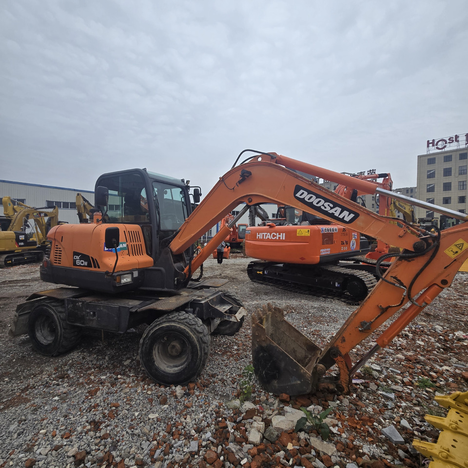 DOOSAN DX60W - حفارة على عجلات: صور 2 DOOSAN DX60W - حفارة على عجلات: صور 2