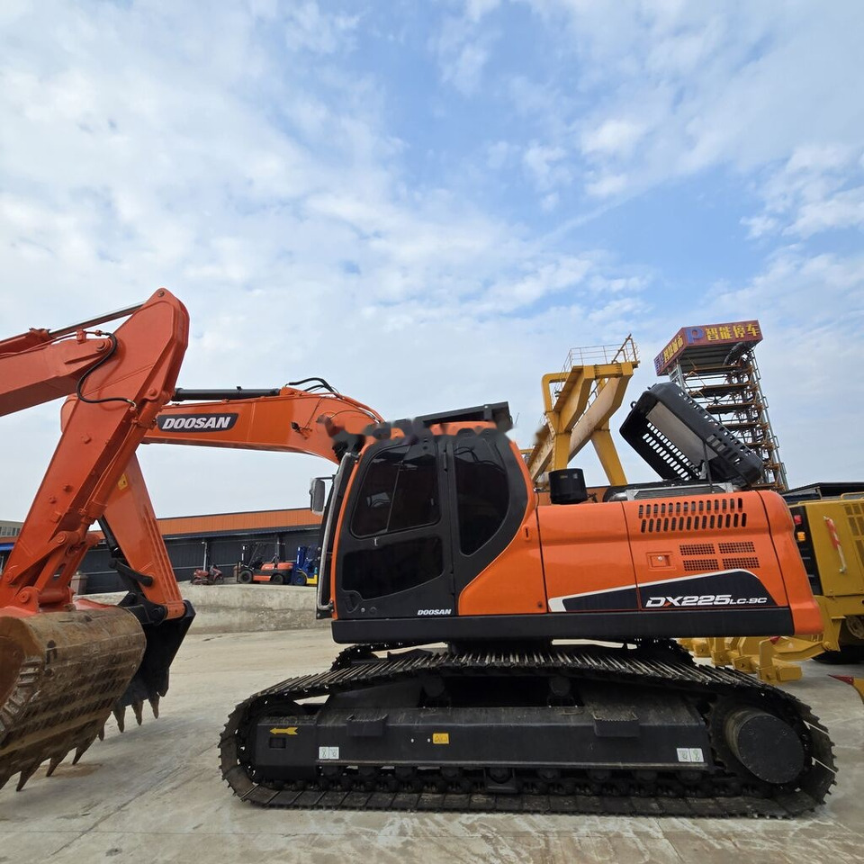 Doosan DX225LC - حفارات زحافة: صور 4 Doosan DX225LC - حفارات زحافة: صور 4