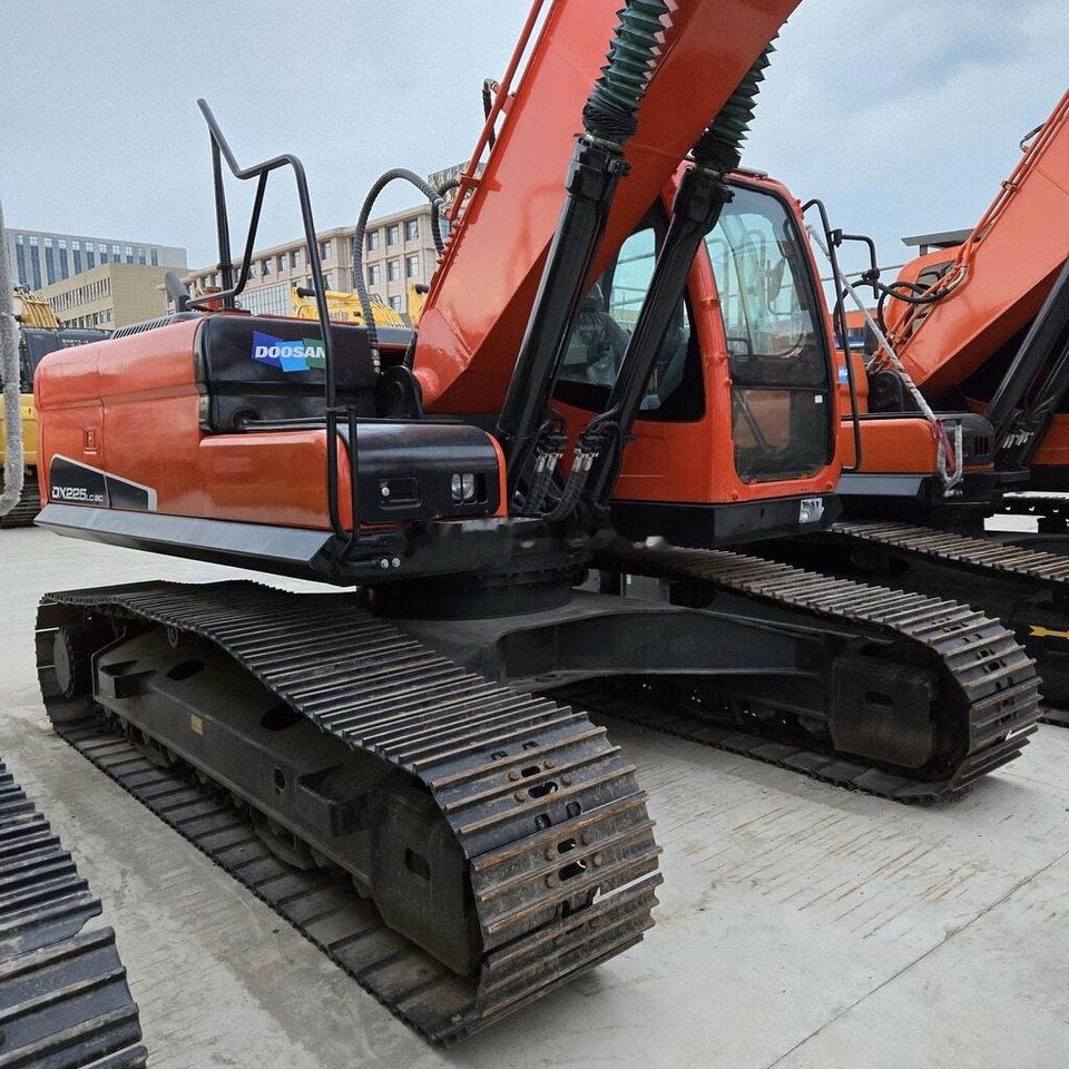 Doosan DX225LC - حفارات زحافة: صور 4 Doosan DX225LC - حفارات زحافة: صور 4