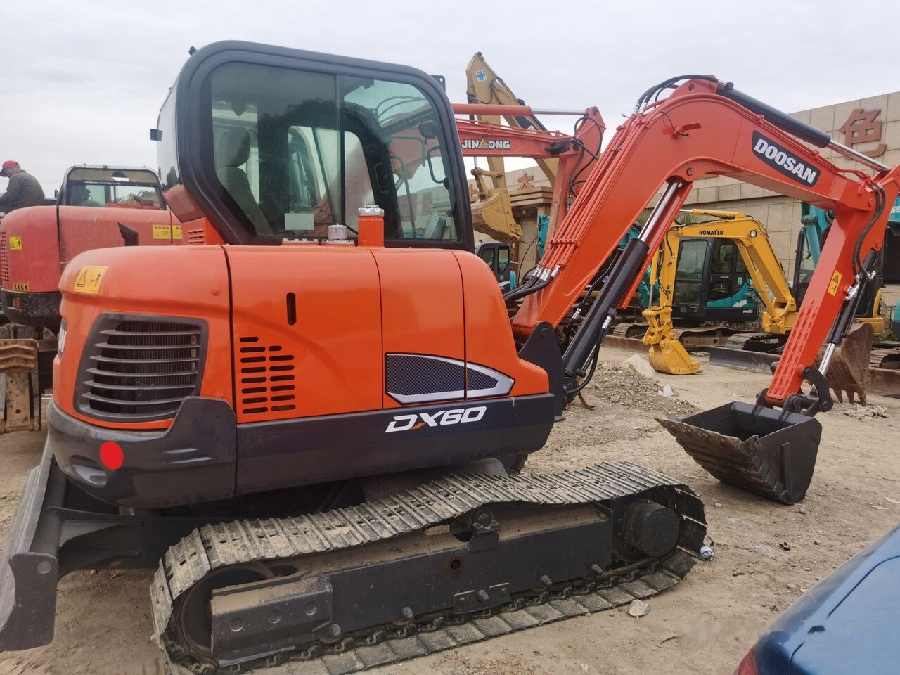 Doosan DX60 - حفارة مصغرة: صور 1 Doosan DX60 - حفارة مصغرة: صور 1