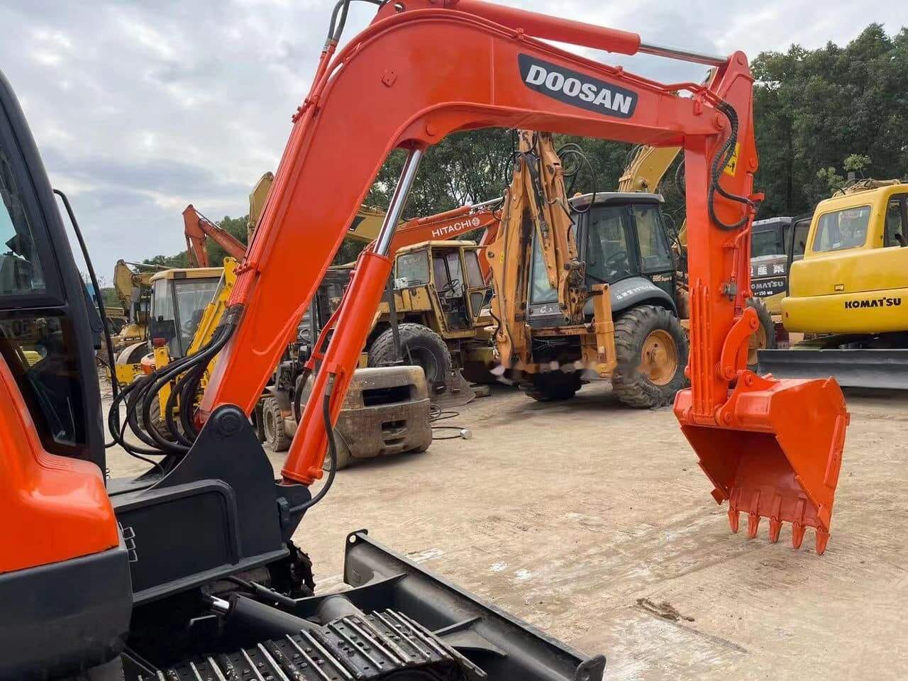 Doosan DX60 - حفارة مصغرة: صور 4 Doosan DX60 - حفارة مصغرة: صور 4