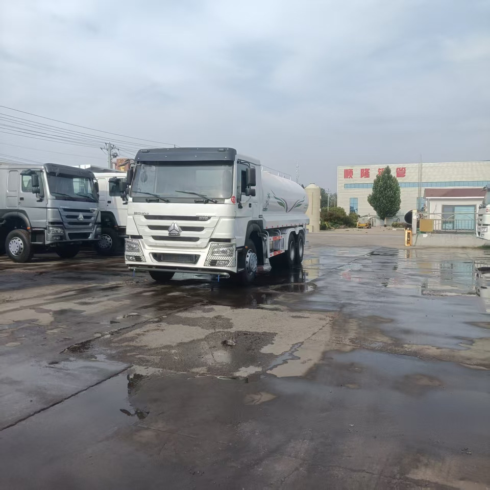 HOWO 20m³ sprinkler truck - شاحنة صهريج: صور 3 HOWO 20m³ sprinkler truck - شاحنة صهريج: صور 3