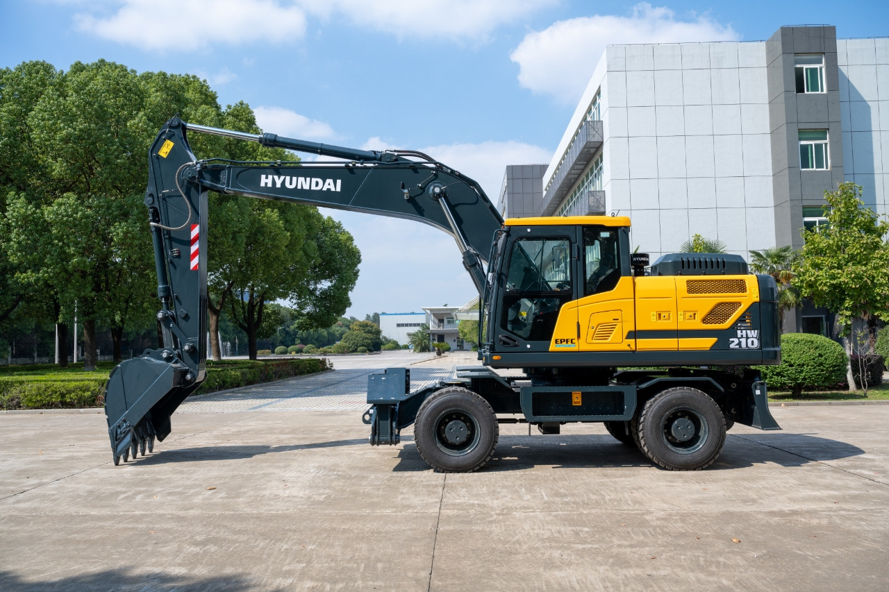 HYUNDAI HW210 - حفارة على عجلات: صور 3 HYUNDAI HW210 - حفارة على عجلات: صور 3