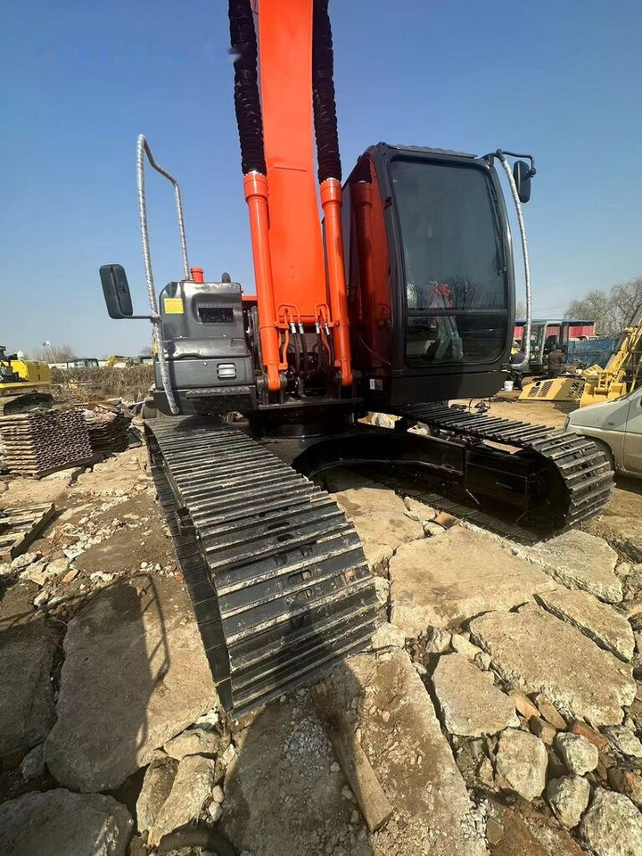 Hitachi ZX200 - حفارات زحافة: صور 1 Hitachi ZX200 - حفارات زحافة: صور 1