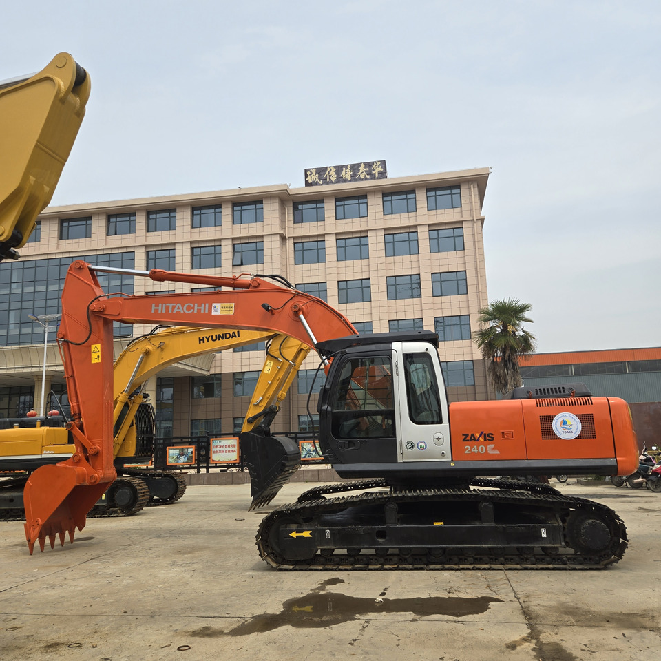 Hitachi ZX240 - حفارات زحافة: صور 1 Hitachi ZX240 - حفارات زحافة: صور 1