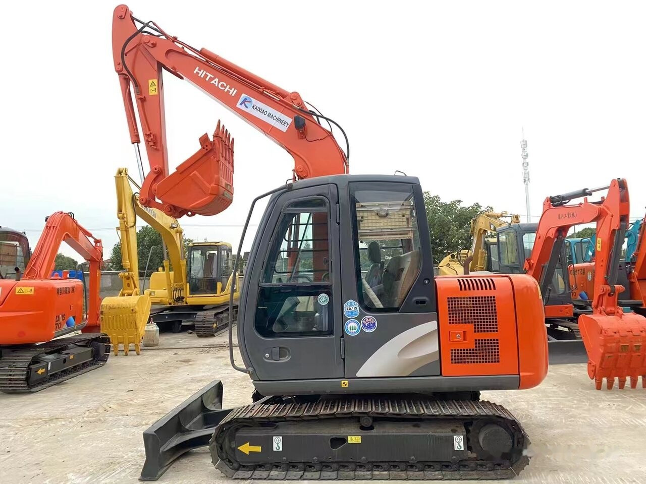 حفارات زحافة Hitachi ZX60: صور 1
