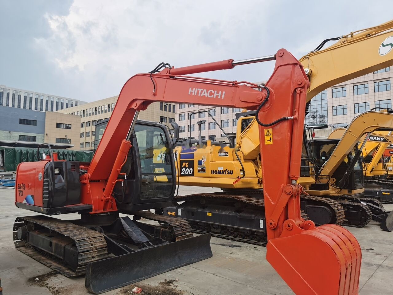 Hitachi ZX70 - حفارة مصغرة: صور 1 Hitachi ZX70 - حفارة مصغرة: صور 1