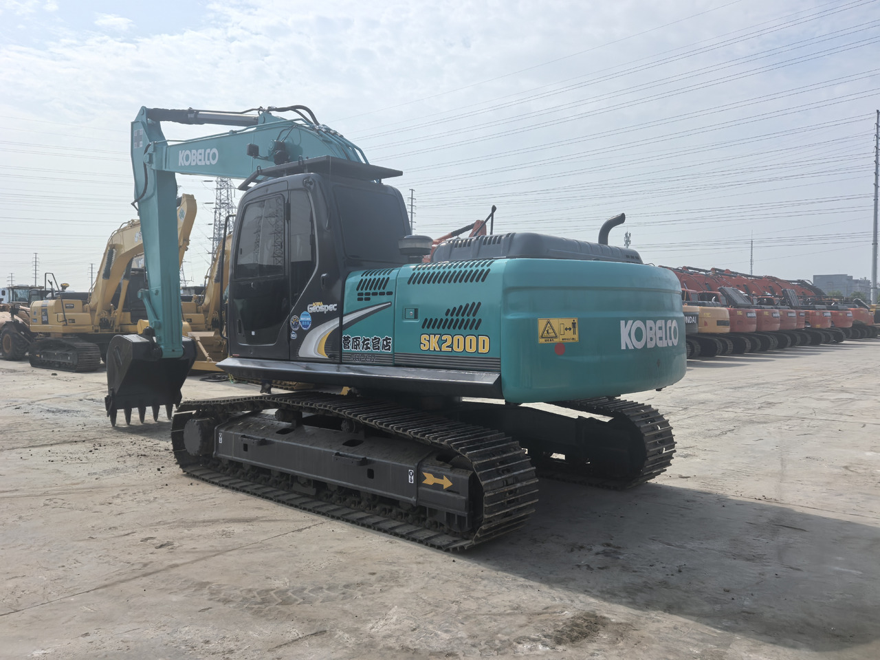 KOBELCO SK200 - حفارات زحافة: صور 1 KOBELCO SK200 - حفارات زحافة: صور 1