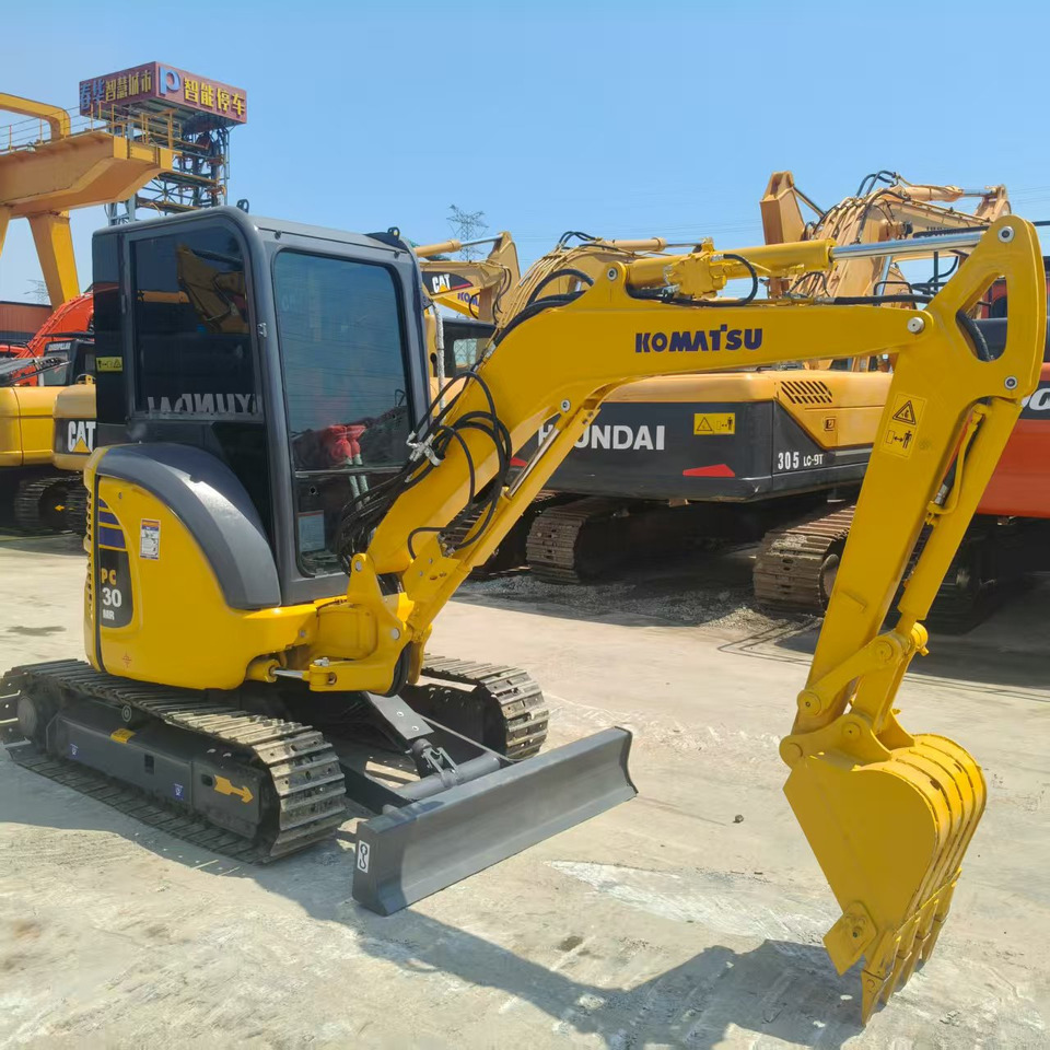 KOMATSU PC30 - حفارة مصغرة: صور 1 KOMATSU PC30 - حفارة مصغرة: صور 1