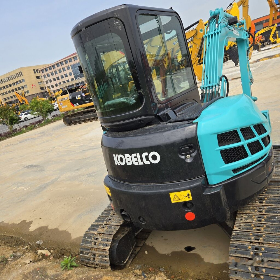 Kobelco SK55SR - حفارة مصغرة: صور 4 Kobelco SK55SR - حفارة مصغرة: صور 4