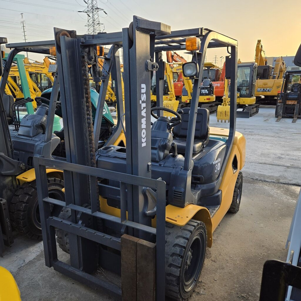 Komatsu FD30 - رافعة شوكية ديزل: صور 4 Komatsu FD30 - رافعة شوكية ديزل: صور 4