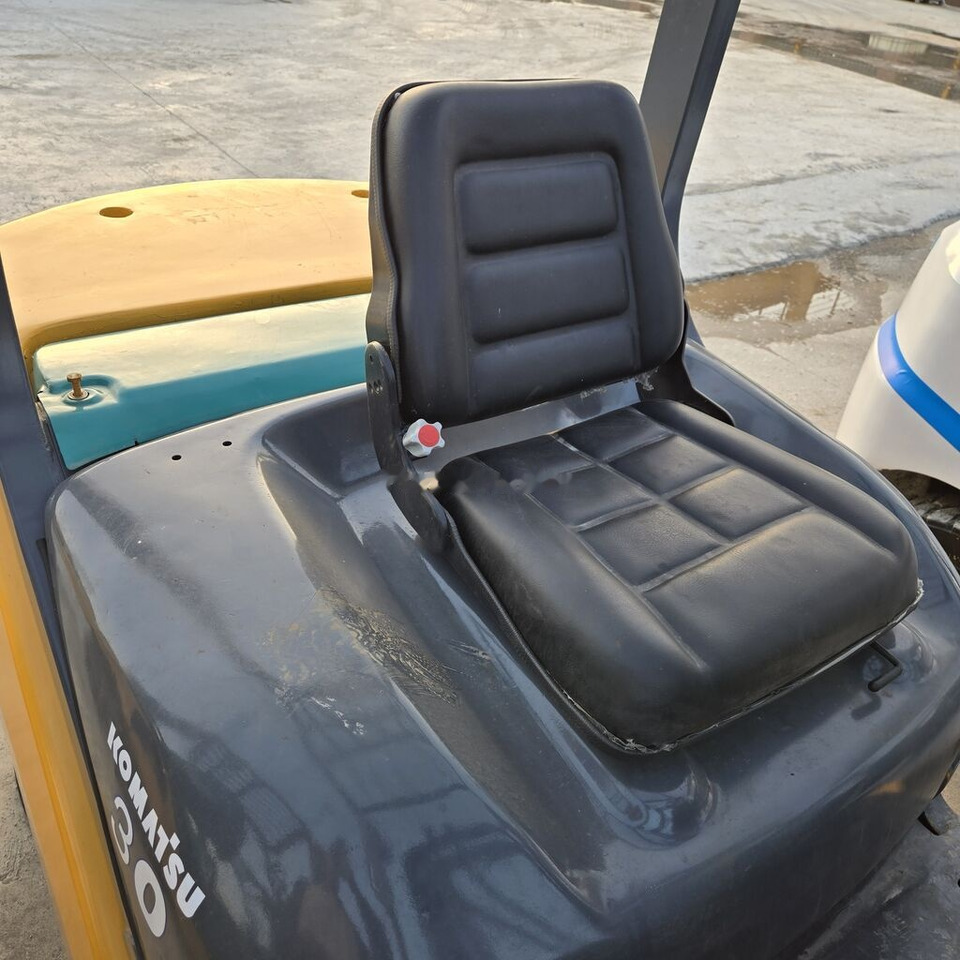 Komatsu FD30 - رافعة شوكية ديزل: صور 2 Komatsu FD30 - رافعة شوكية ديزل: صور 2