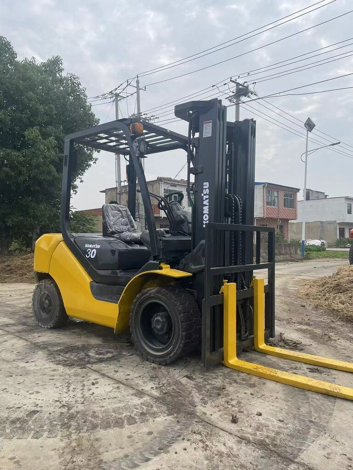 Komatsu FD30 - رافعة شوكية ديزل: صور 4 Komatsu FD30 - رافعة شوكية ديزل: صور 4