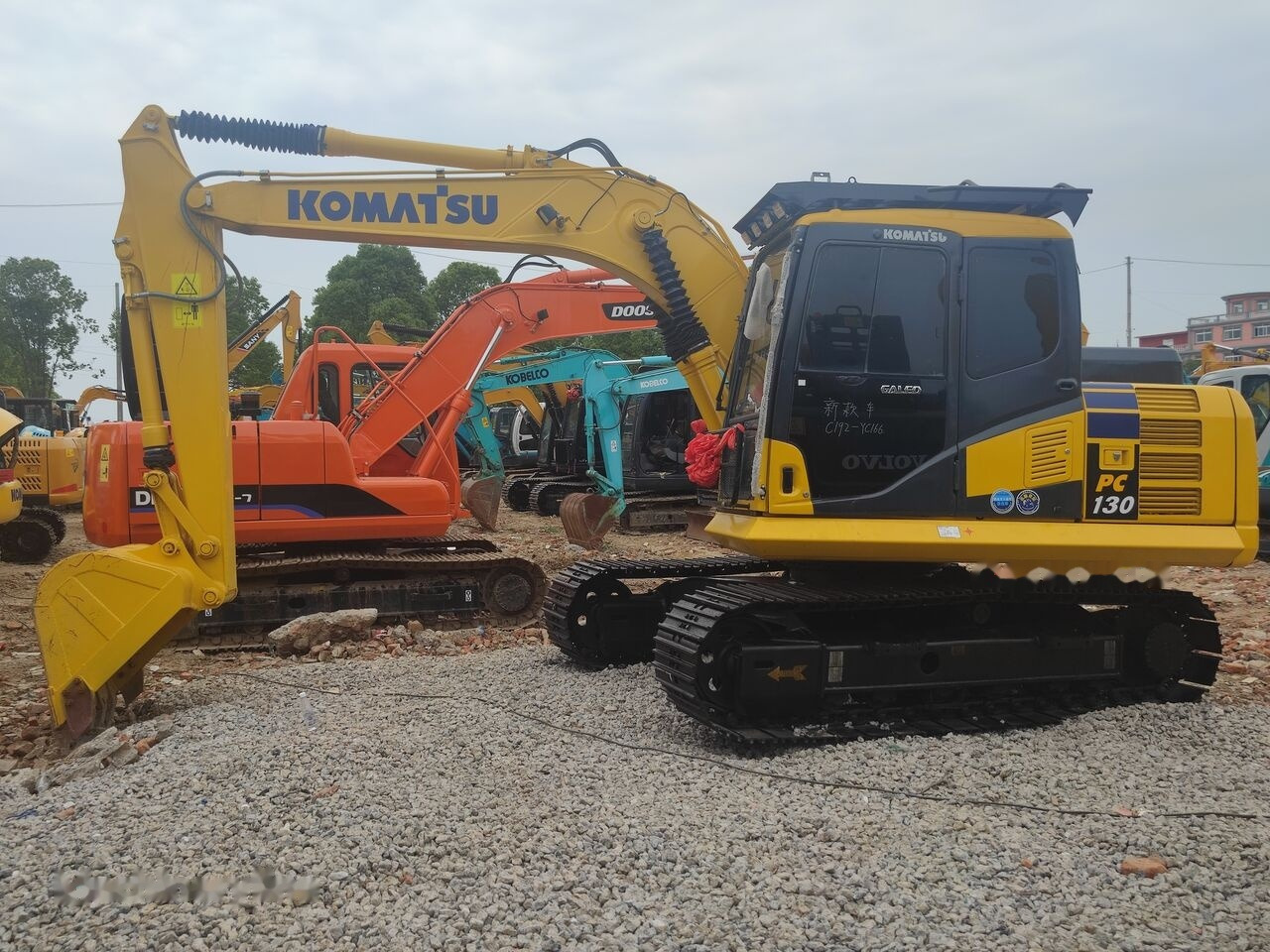 Komatsu PC130 - حفارات زحافة: صور 1 Komatsu PC130 - حفارات زحافة: صور 1