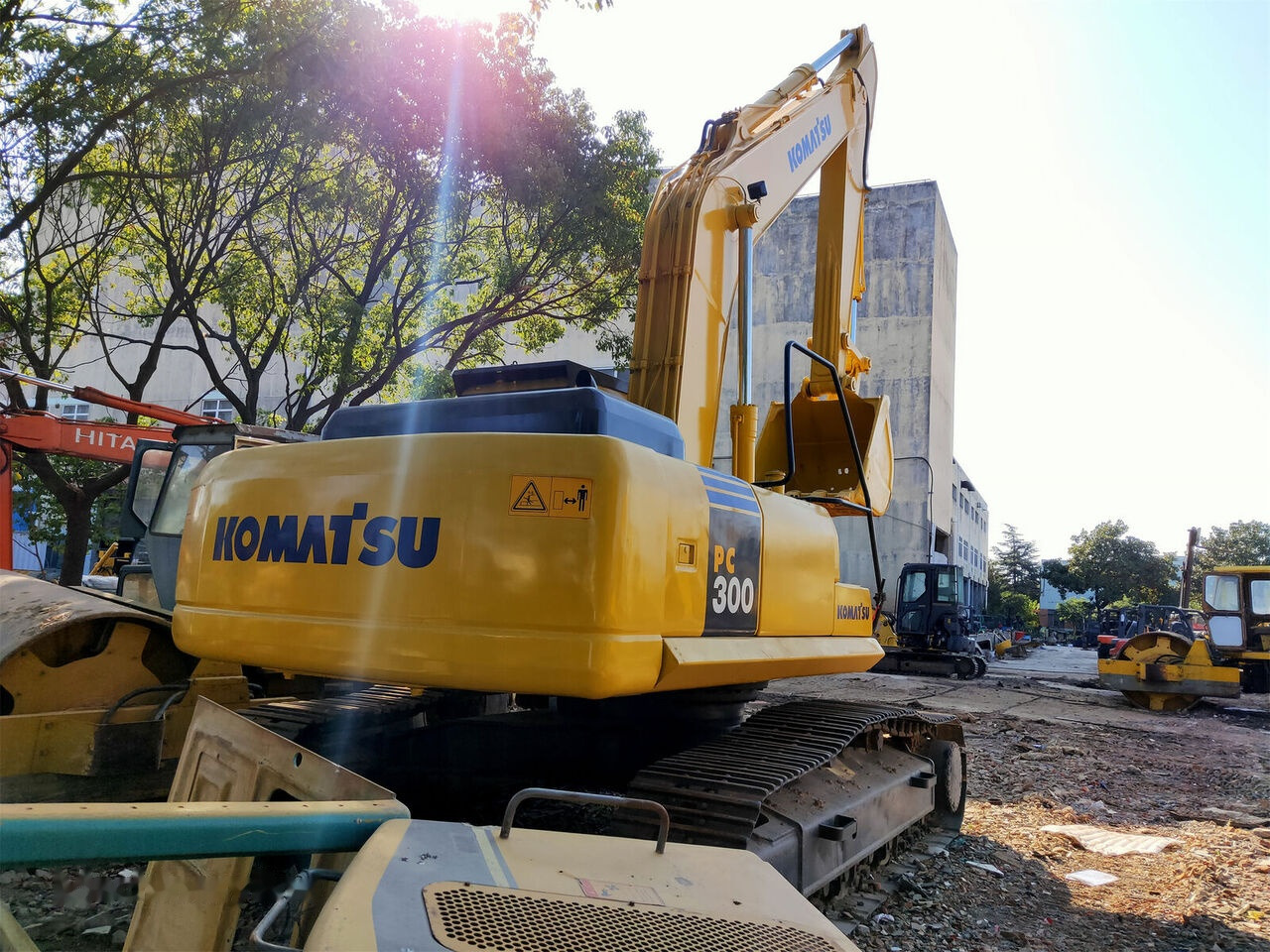 Komatsu PC300-7 - حفارات زحافة: صور 5 Komatsu PC300-7 - حفارات زحافة: صور 5