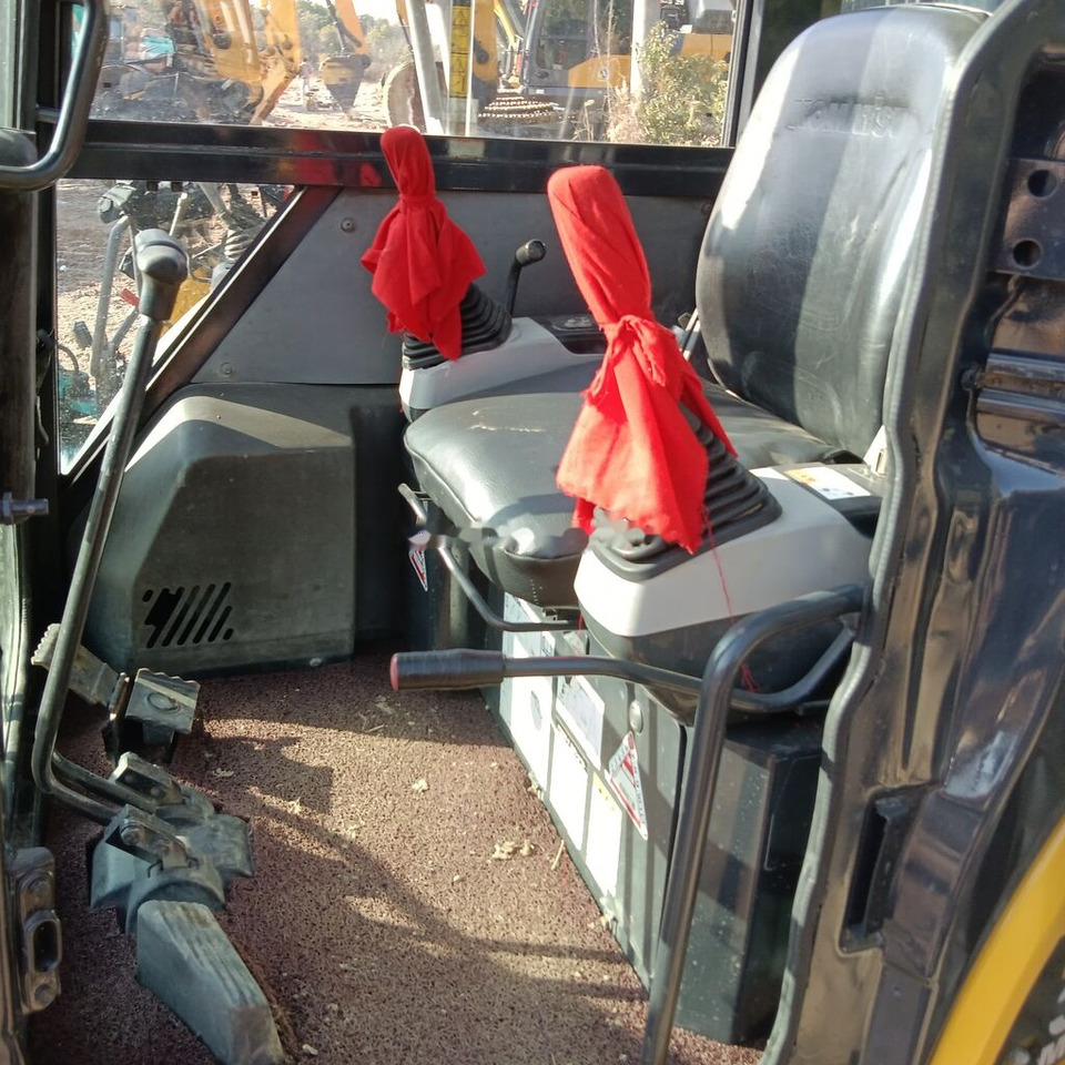 Komatsu PC30MR - حفارة مصغرة: صور 1 Komatsu PC30MR - حفارة مصغرة: صور 1