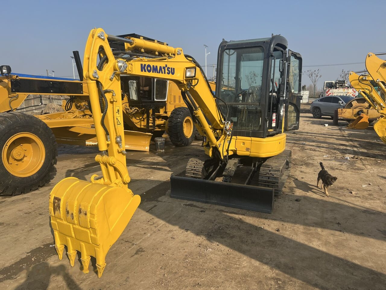Komatsu PC30MR - حفارة مصغرة: صور 3 Komatsu PC30MR - حفارة مصغرة: صور 3