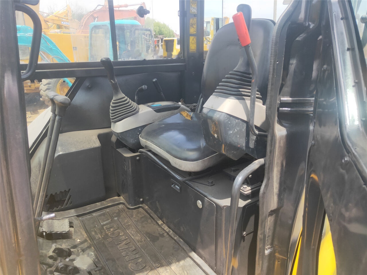 Komatsu PC50MR - حفارة مصغرة: صور 2 Komatsu PC50MR - حفارة مصغرة: صور 2