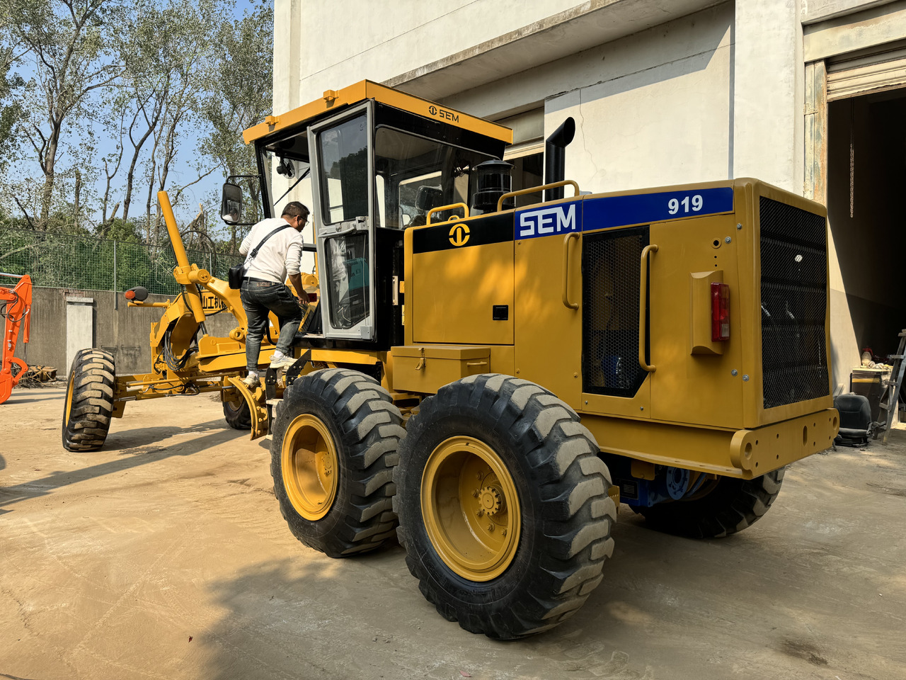 SEM 919 - آلة تسوية الأرض: صور 1 SEM 919 - آلة تسوية الأرض: صور 1