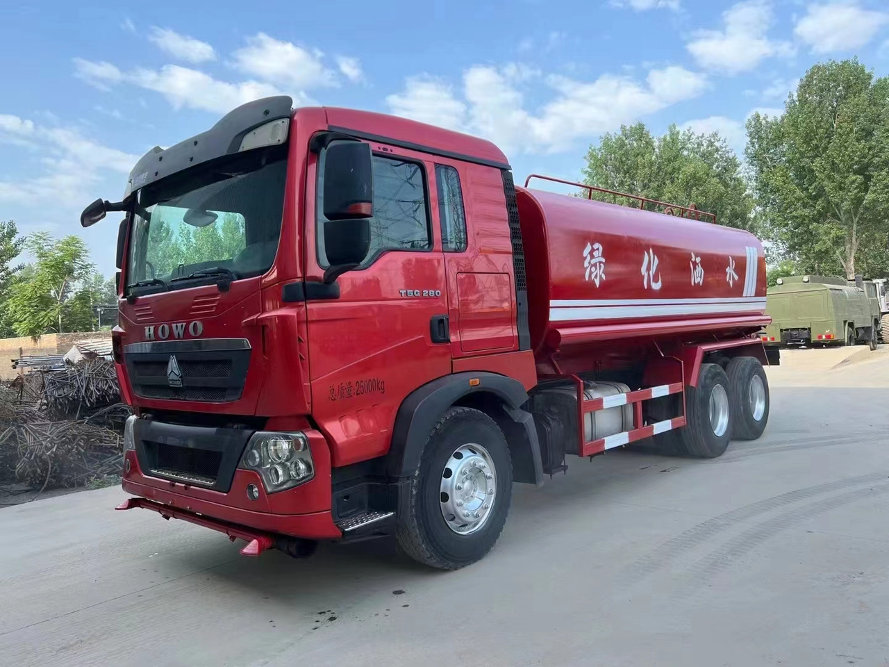 SINOTRUK HOWO sprinkler - شاحنة صهريج: صور 3 SINOTRUK HOWO sprinkler - شاحنة صهريج: صور 3
