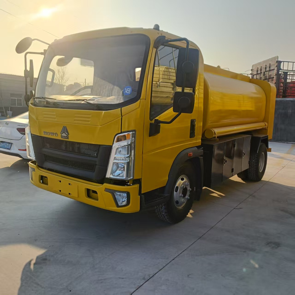 SINOTRUK Tanker truck - شاحنة صهريج: صور 2 SINOTRUK Tanker truck - شاحنة صهريج: صور 2