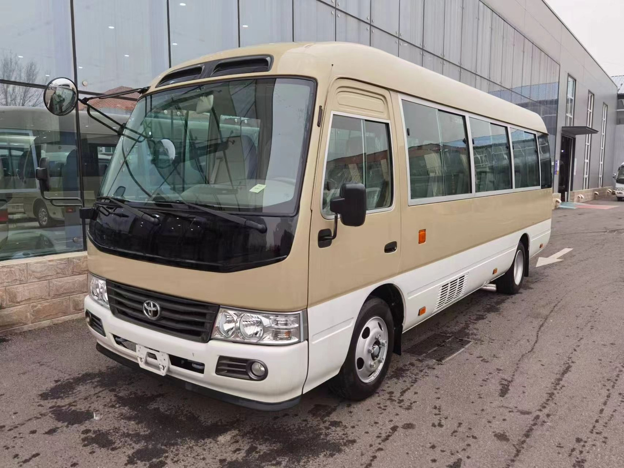 TOYOTA COASTER - حافلة: صور 5 TOYOTA COASTER - حافلة: صور 5