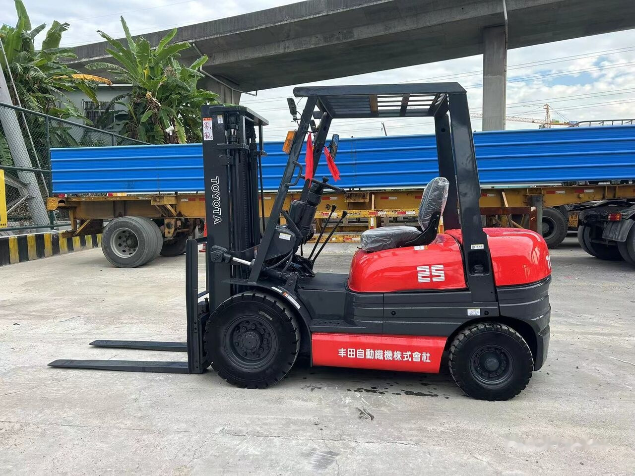 Toyota FD25 - رافعة شوكية ديزل: صور 4 Toyota FD25 - رافعة شوكية ديزل: صور 4