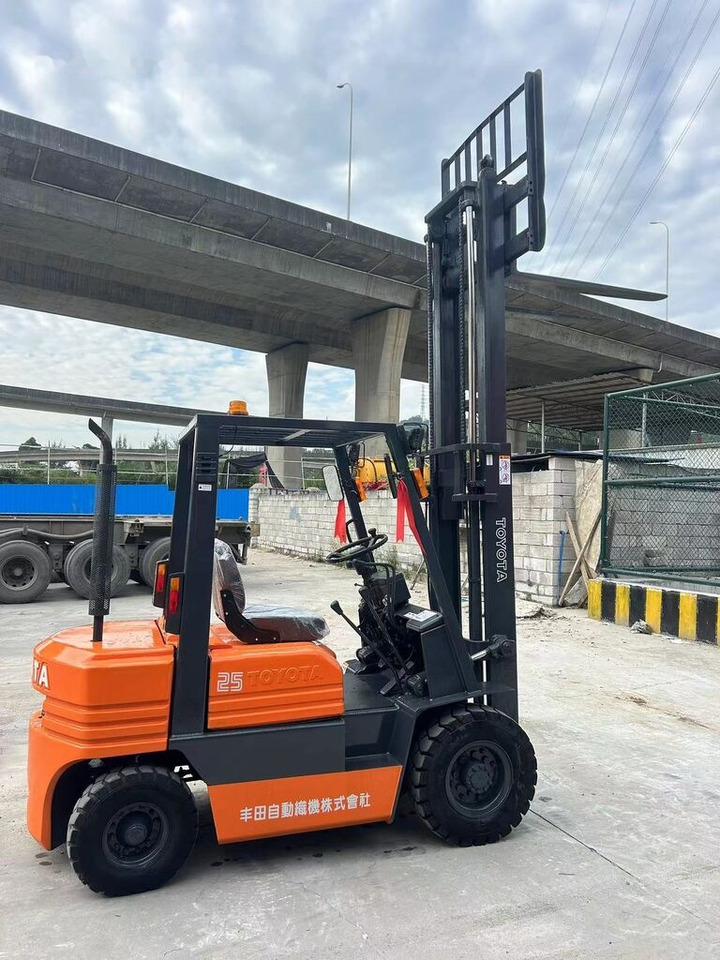 Toyota FD25 - رافعة شوكية ديزل: صور 5 Toyota FD25 - رافعة شوكية ديزل: صور 5