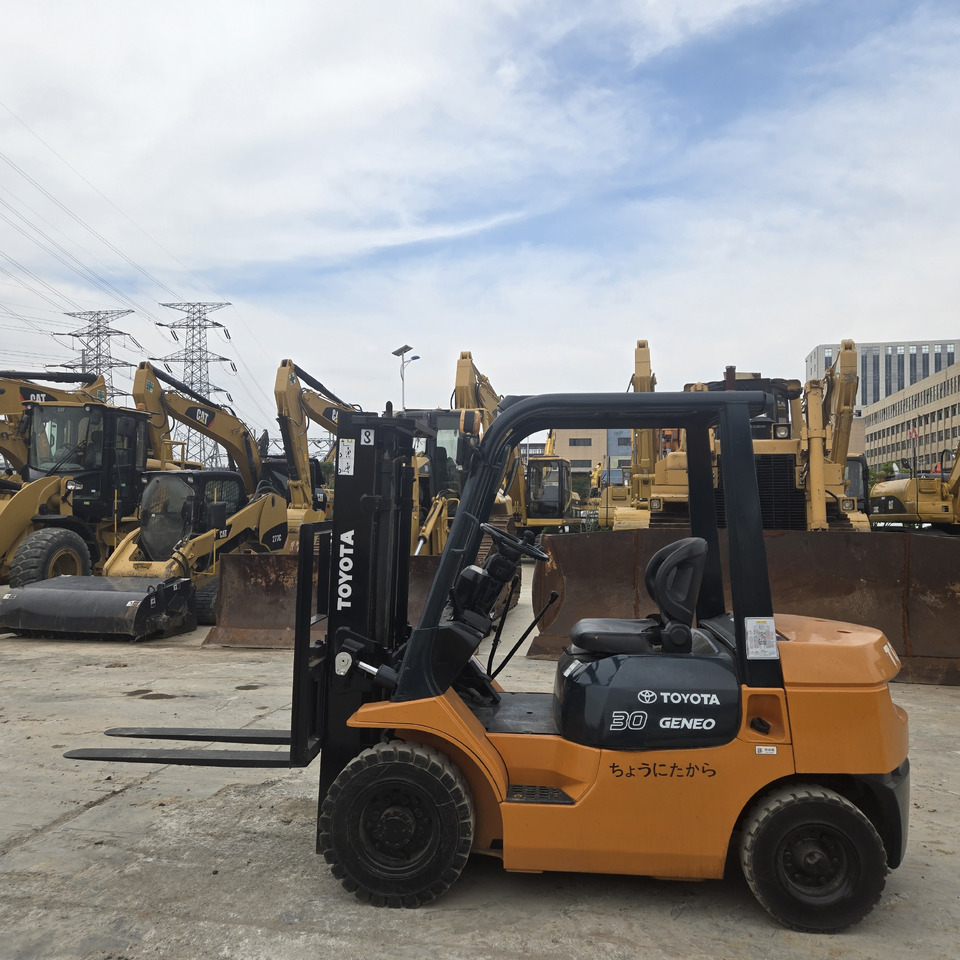 Toyota FD30 - رافعة شوكية ديزل: صور 2 Toyota FD30 - رافعة شوكية ديزل: صور 2