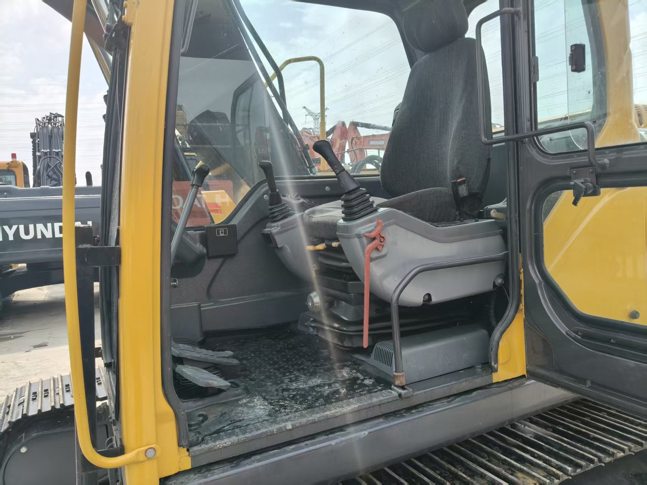 Volvo EC140DL - حفارات زحافة: صور 5 Volvo EC140DL - حفارات زحافة: صور 5