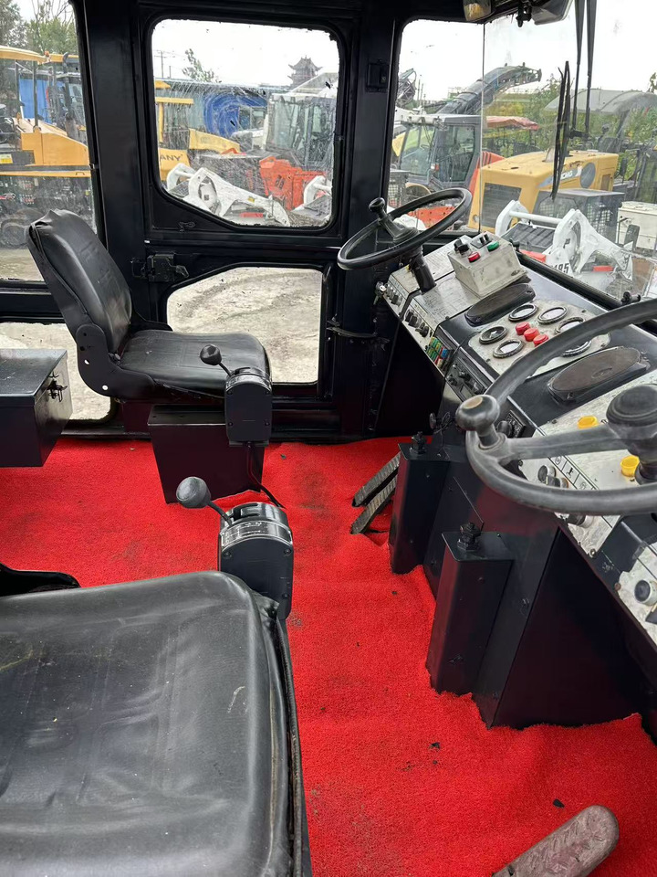 XCMG XP262 - مدحلة الأسفلت: صور 4 XCMG XP262 - مدحلة الأسفلت: صور 4