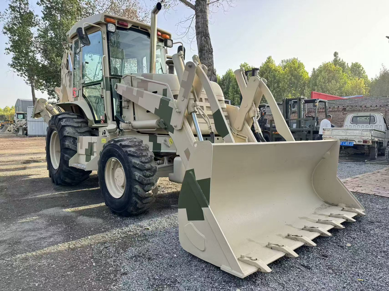 XCMG XT870 - حفار متعدد الاستخدام: صور 1 XCMG XT870 - حفار متعدد الاستخدام: صور 1