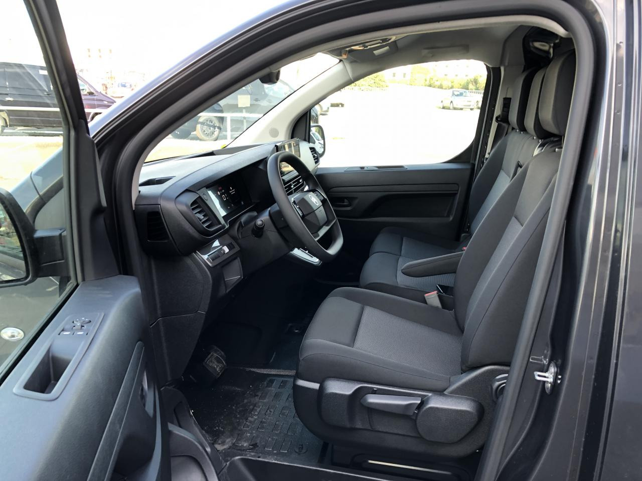 CITROEN Jumpy M 2.0 BlueHDi - 180 S&S - BV EAT8 III FOURGON . PHASE 2 - فان: صور 5 CITROEN Jumpy M 2.0 BlueHDi - 180 S&S - BV EAT8 III FOURGON . PHASE 2 - فان: صور 5