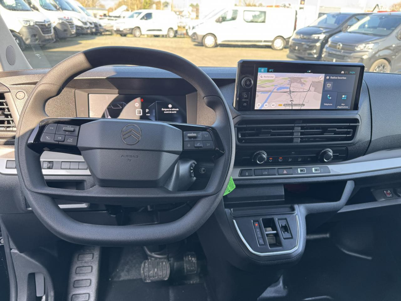 Citroen Jumpy 2 PLACES XL 2.0 BLUEHDI 180CH S&S PACK PREMIUM CONNECT EAT8 - فان: صور 3 Citroen Jumpy 2 PLACES XL 2.0 BLUEHDI 180CH S&S PACK PREMIUM CONNECT EAT8 - فان: صور 3