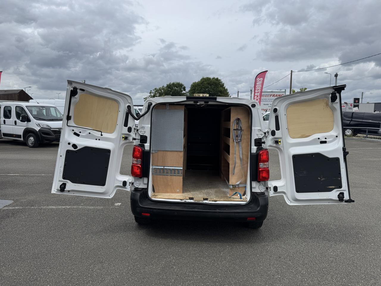 Citroen Jumpy M 1.5 BLUEHDI 120CH S&S DRIVER - فان: صور 2 Citroen Jumpy M 1.5 BLUEHDI 120CH S&S DRIVER - فان: صور 2