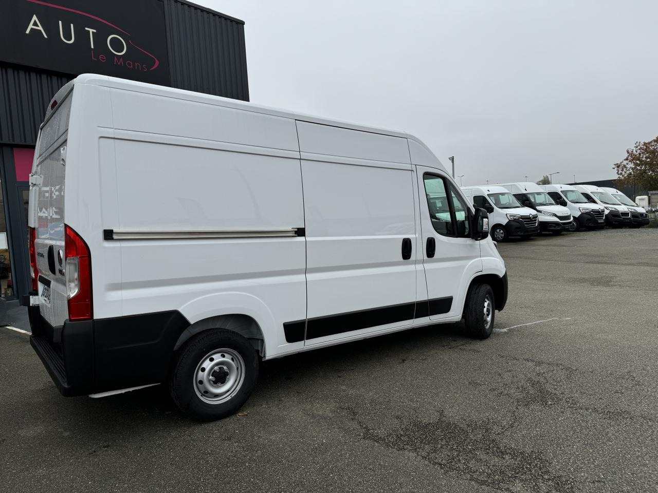 FIAT Ducato Tôlé 3.3 M H2 2.2 - 140 S&S III FOURGON TOLE Fourgon Tôlé 3.3 - فان: صور 5 FIAT Ducato Tôlé 3.3 M H2 2.2 - 140 S&S III FOURGON TOLE Fourgon Tôlé 3.3 - فان: صور 5