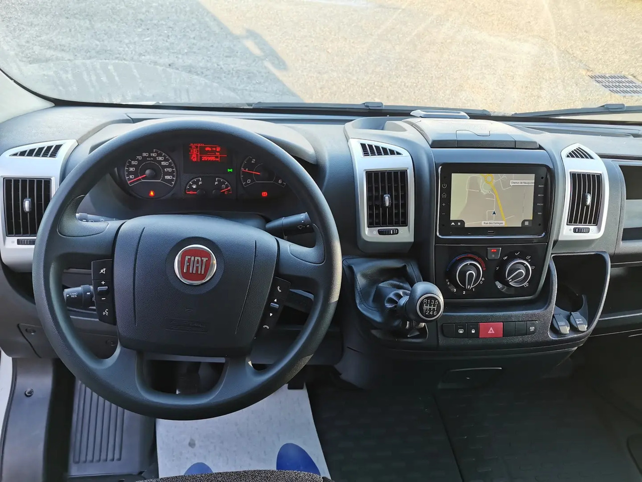 Fiat Ducato 3.5 L H3-POWER 140CH MAXI HEAVY DUTY CAISSE 20M³ + HAYON 750KG + AUVENT PACK PRO - الشاحنات الصغيرة صندوق مغلق: صور 4 Fiat Ducato 3.5 L H3-POWER 140CH MAXI HEAVY DUTY CAISSE 20M³ + HAYON 750KG + AUVENT PACK PRO - الشاحنات الصغيرة صندوق مغلق: صور 4