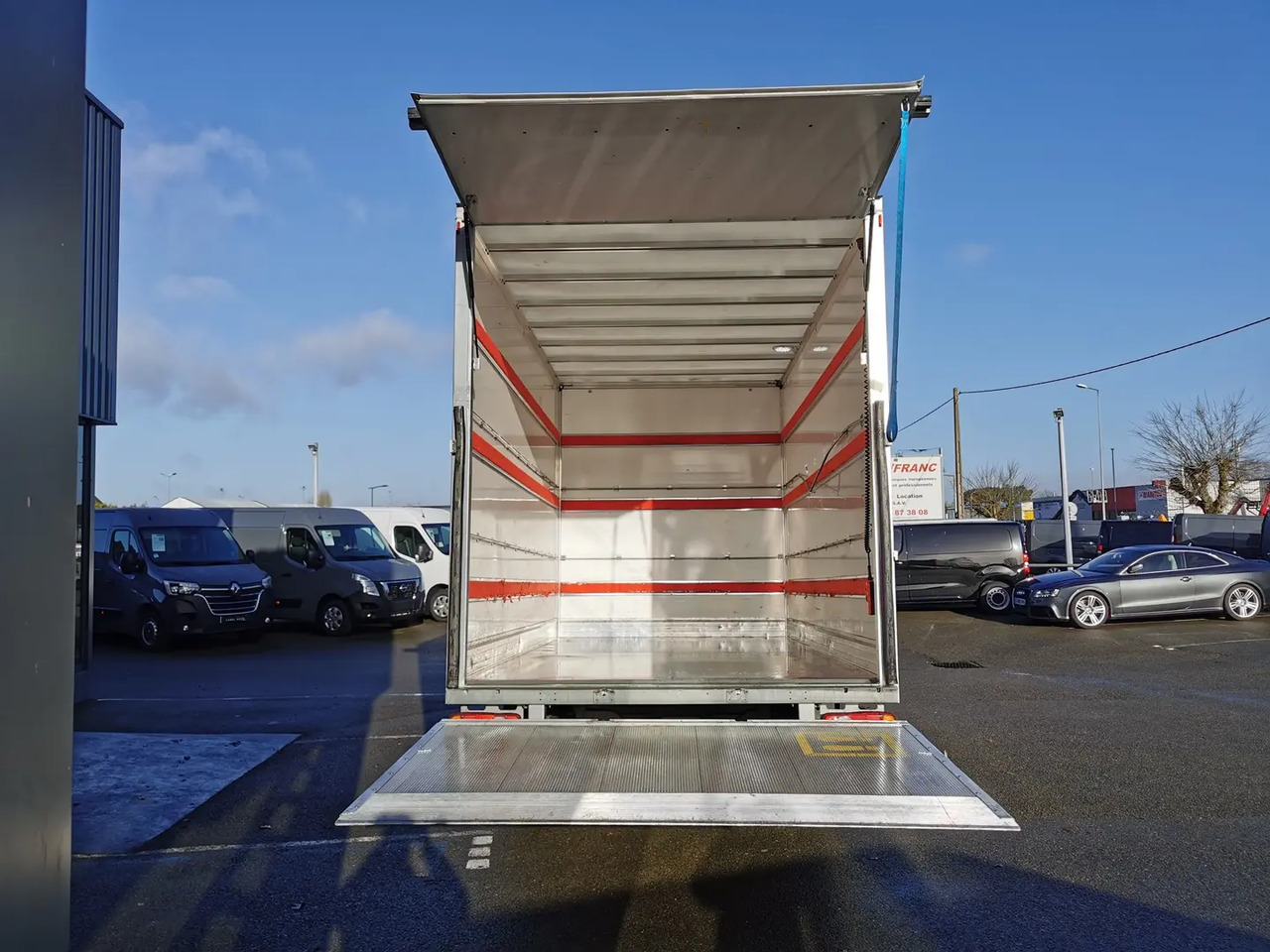 Fiat Ducato 3.5 L H3-POWER 140CH MAXI HEAVY DUTY CAISSE 20M³ + HAYON 750KG + AUVENT PACK PRO - الشاحنات الصغيرة صندوق مغلق: صور 3 Fiat Ducato 3.5 L H3-POWER 140CH MAXI HEAVY DUTY CAISSE 20M³ + HAYON 750KG + AUVENT PACK PRO - الشاحنات الصغيرة صندوق مغلق: صور 3
