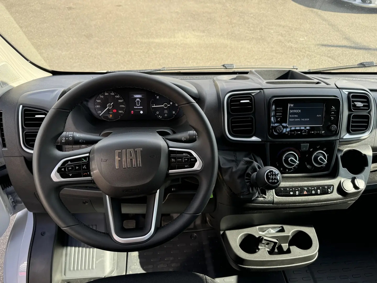 Fiat Ducato XL 3.5 MAXI 180CH S&S - الشاحنات الصغيرة المسطحة: صور 4 Fiat Ducato XL 3.5 MAXI 180CH S&S - الشاحنات الصغيرة المسطحة: صور 4