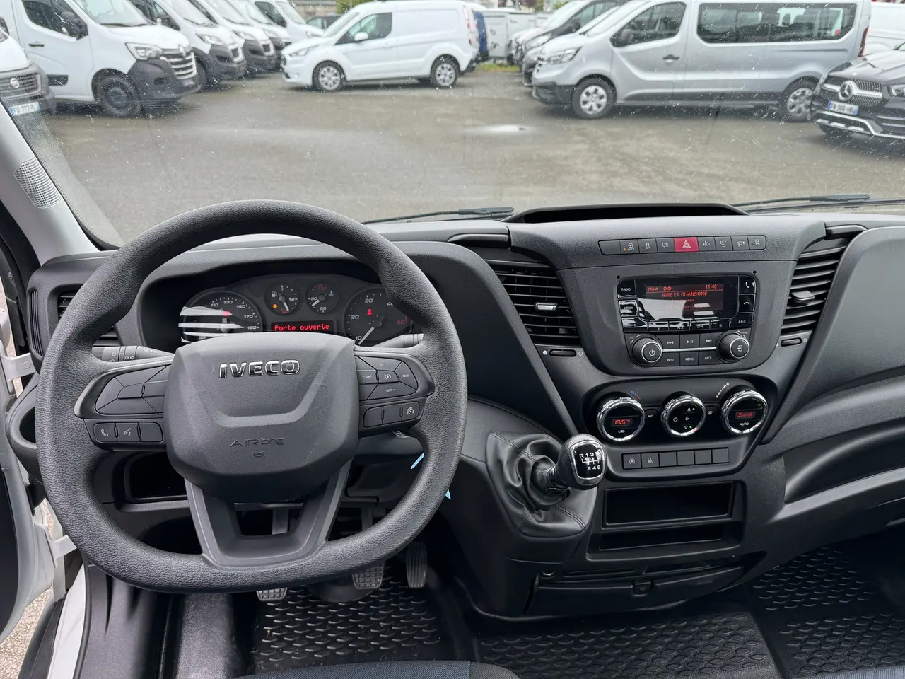 Iveco Daily 35C16H3.0 EMPATTEMENT 4100 - سيارة السحب للتصليح: صور 4 Iveco Daily 35C16H3.0 EMPATTEMENT 4100 - سيارة السحب للتصليح: صور 4