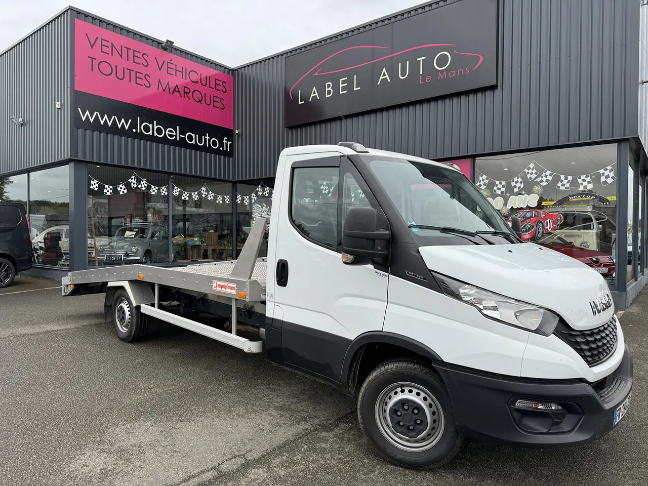Iveco Daily 35C16H3.0 EMPATTEMENT 4100 - سيارة السحب للتصليح: صور 1 Iveco Daily 35C16H3.0 EMPATTEMENT 4100 - سيارة السحب للتصليح: صور 1
