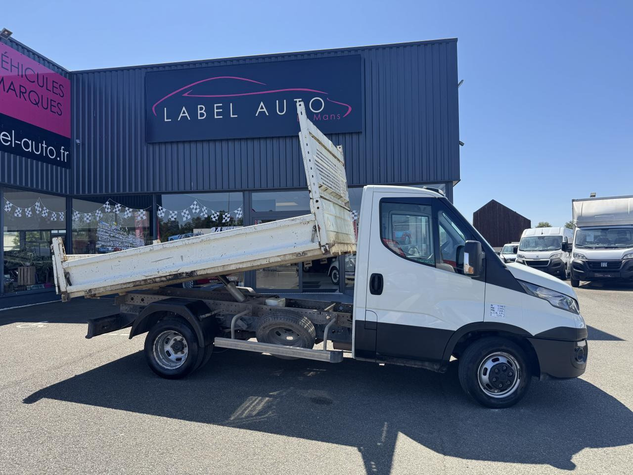 Iveco Daily IVECO 35 C 12 BENNE RJ 2.3 120 CH - قلاب صغير: صور 1 Iveco Daily IVECO 35 C 12 BENNE RJ 2.3 120 CH - قلاب صغير: صور 1