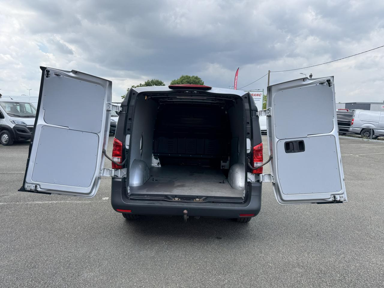 Mercedes Vito 114 CDI 4X4 LONG SELECT PROPULSION 9G-TRONIC - فان: صور 2 Mercedes Vito 114 CDI 4X4 LONG SELECT PROPULSION 9G-TRONIC - فان: صور 2