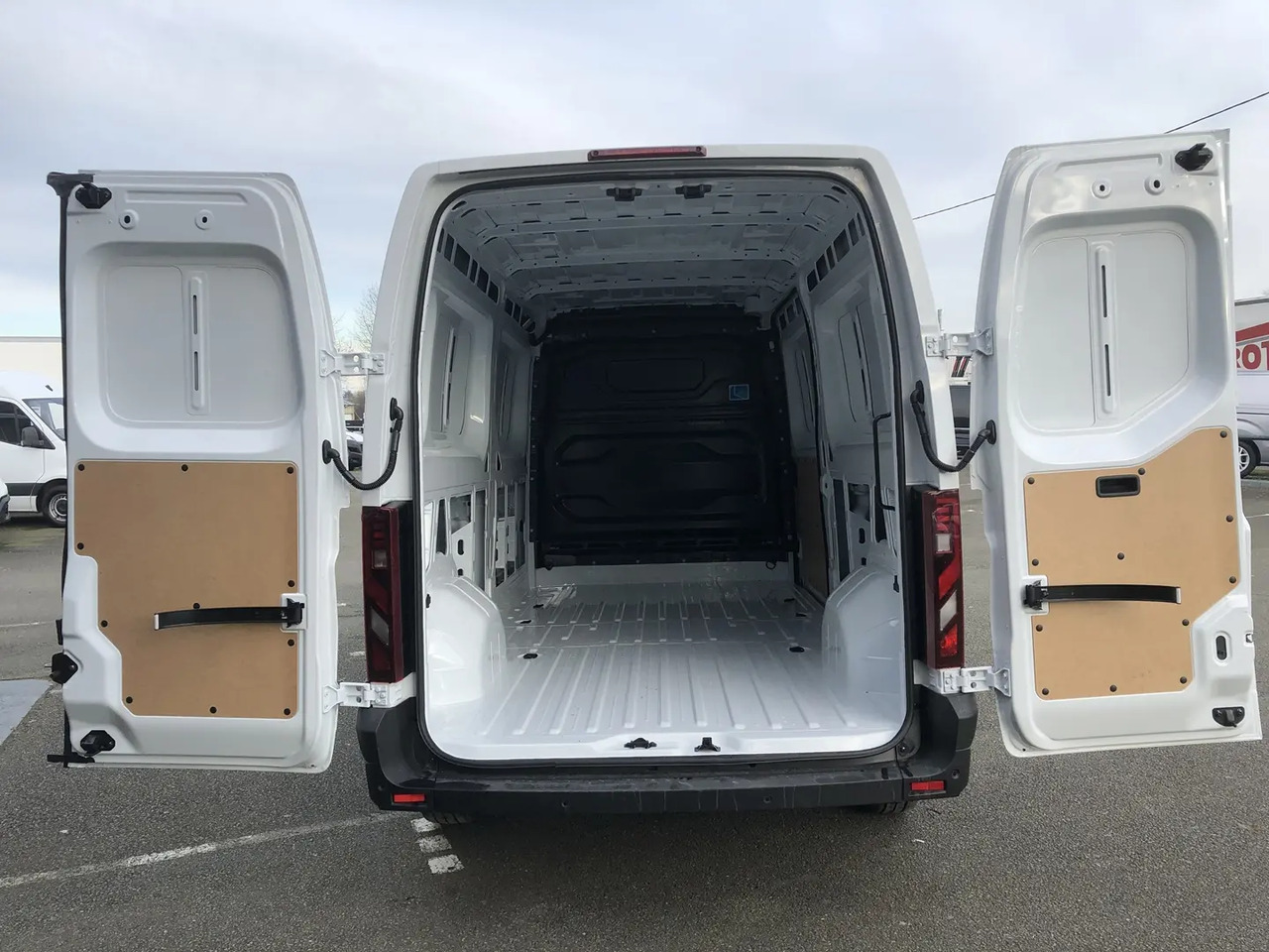 Nissan Interstar L3H2 3T5 2.0 DCI 150CH EURO6E N-CONNECTA - فان: صور 2 Nissan Interstar L3H2 3T5 2.0 DCI 150CH EURO6E N-CONNECTA - فان: صور 2