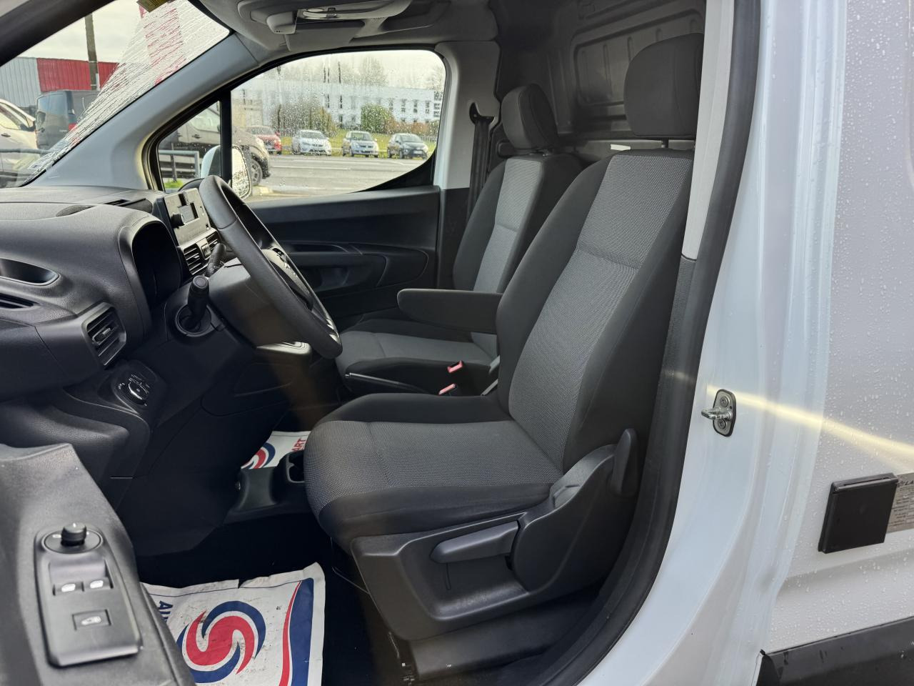 OPEL COMBO M 1.5 HDI 100CH FRIGORIFIQUE - فان: صور 4 OPEL COMBO M 1.5 HDI 100CH FRIGORIFIQUE - فان: صور 4